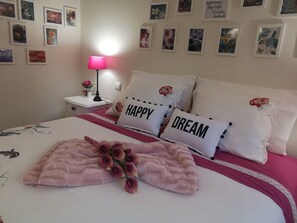 1 bedroom, in-room safe, desk, iron/ironing board