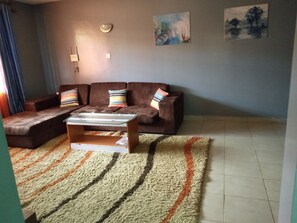 Smart TV - Airport area villa home (Mlolongo)