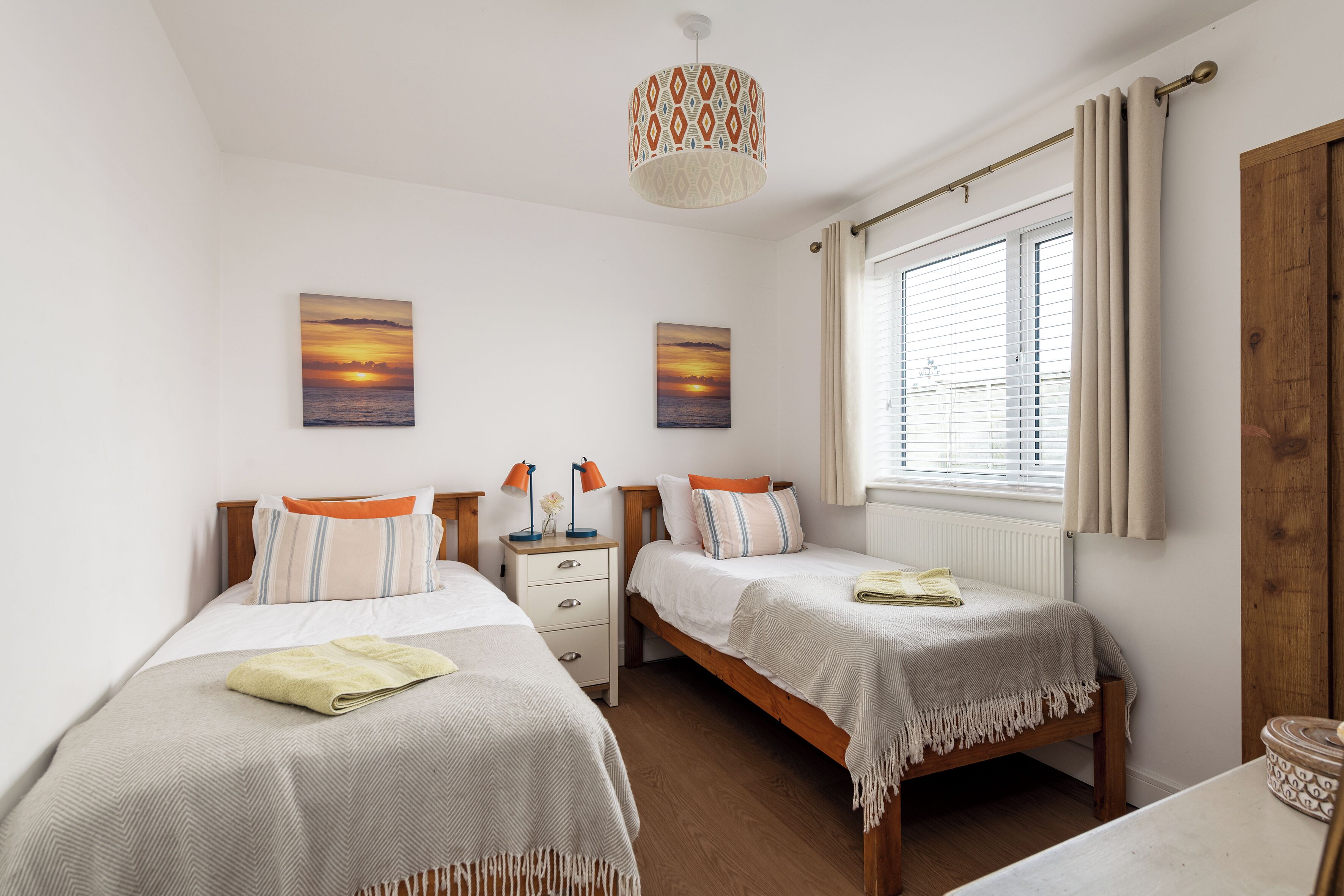 3 dormitorios, tabla de planchar con plancha, wifi gratis y ropa de cama