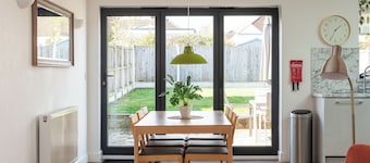 Beach Retreat With Parking Near the Sea