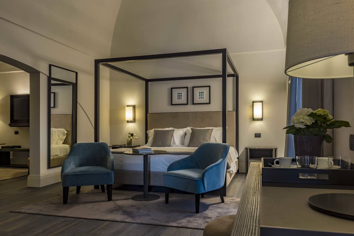 suite | 1 bedroom, premium bedding, minibar, in-room safe