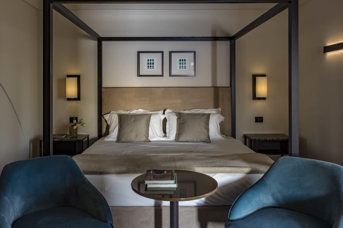 Suite | 1 dormitorio, ropa de cama de alta calidad, minibar y caja fuerte