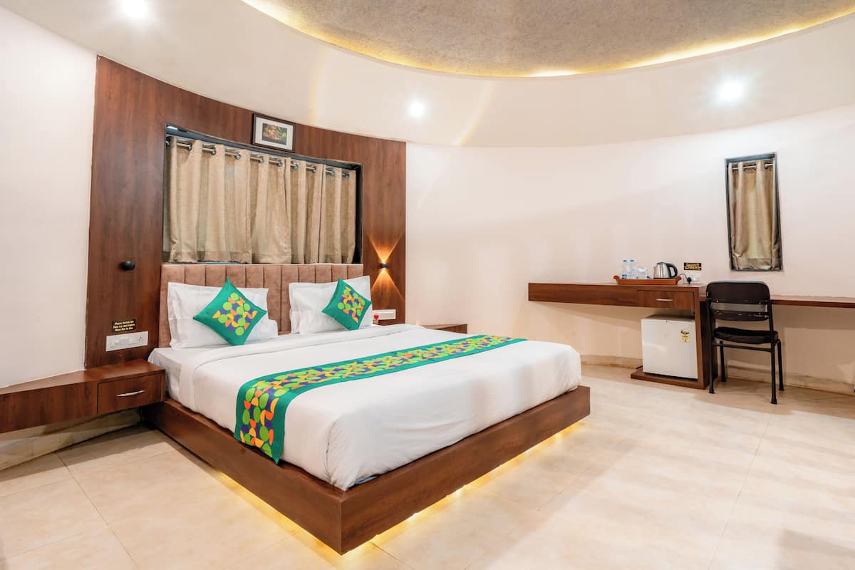 Deluxe Rooms with Balcony and Forest View | 1 bedroom, individually furnished, desk, blackout drapes