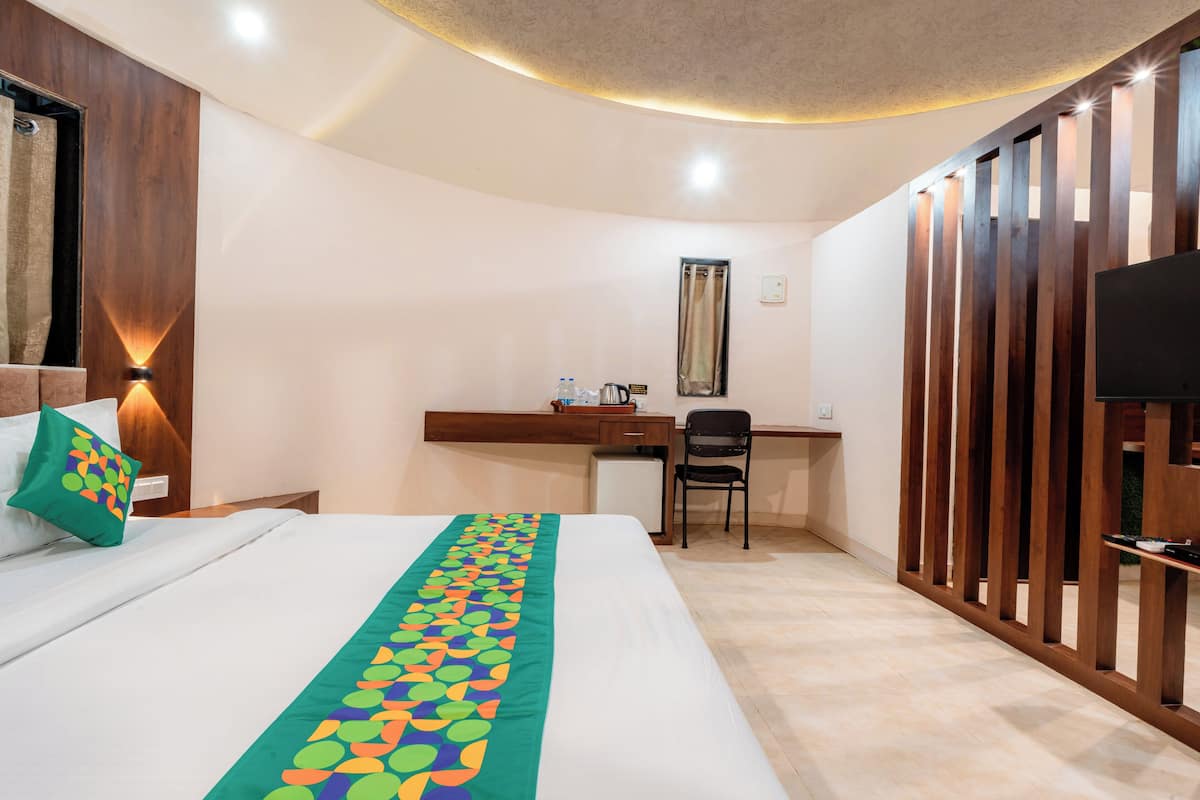 Deluxe Rooms with Balcony and Forest View | 1 bedroom, individually furnished, desk, blackout drapes