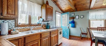 Gorgeous dual-unit, perfect for large groups Dogs are welcome