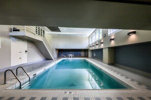 屋内プール、温水プール