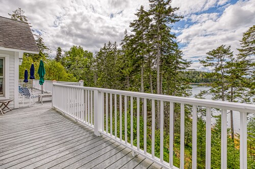Comfortable bayfront home with beautiful views, large deck & on-site tennis