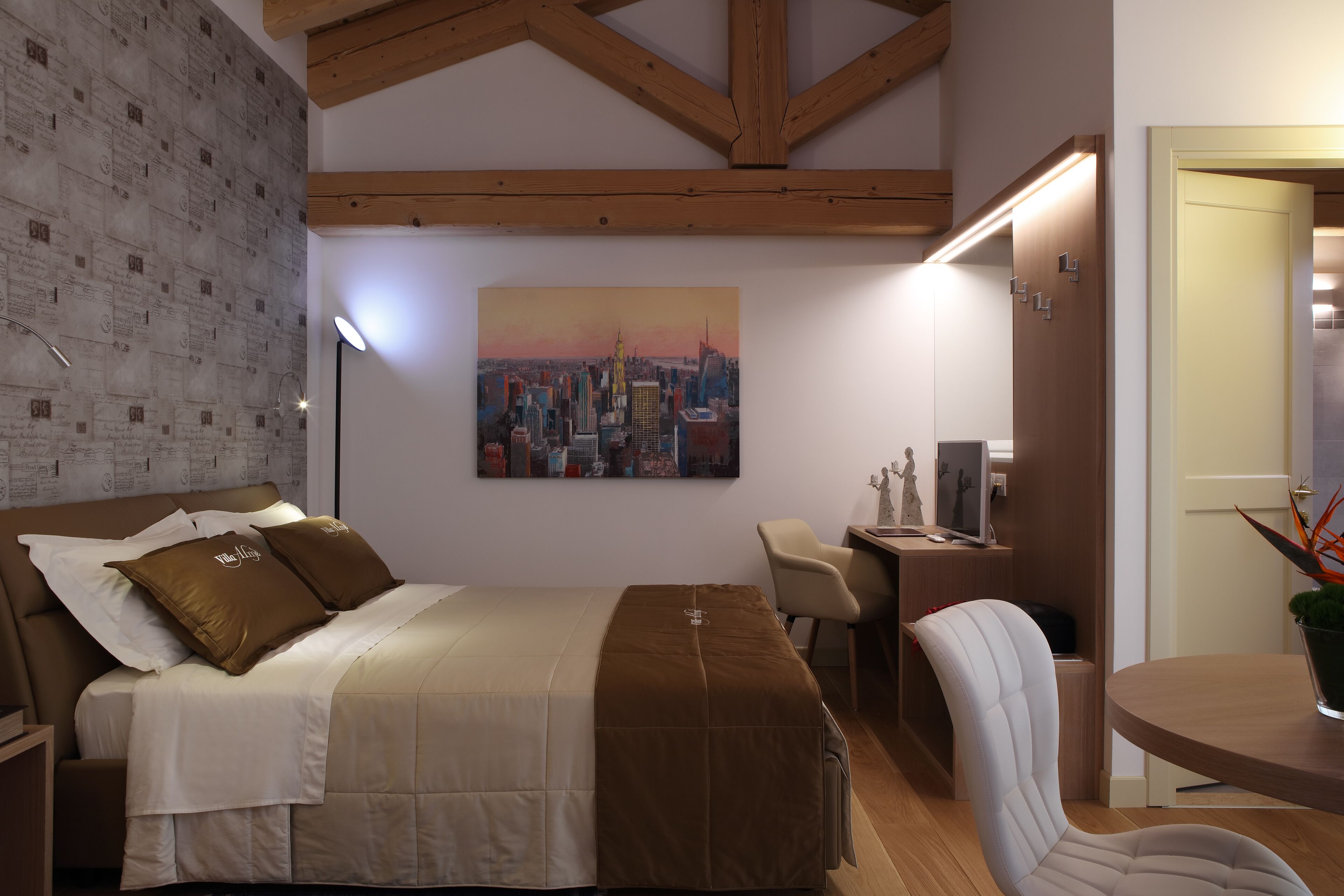Quarto casal superior | Frigobar (abastecido com itens grátis), cofres nos quartos