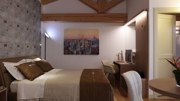 Quarto casal superior | Frigobar (abastecido com itens grátis), cofres nos quartos