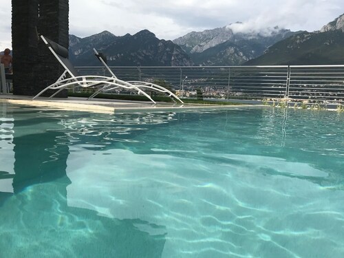 Villa Mimosa Bellagio wild flowers