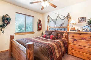 4 bedrooms, iron/ironing board, Internet, bed sheets - Cabin-style home with deck, patio, & amazing view - near Bear Lake (Fish Haven)