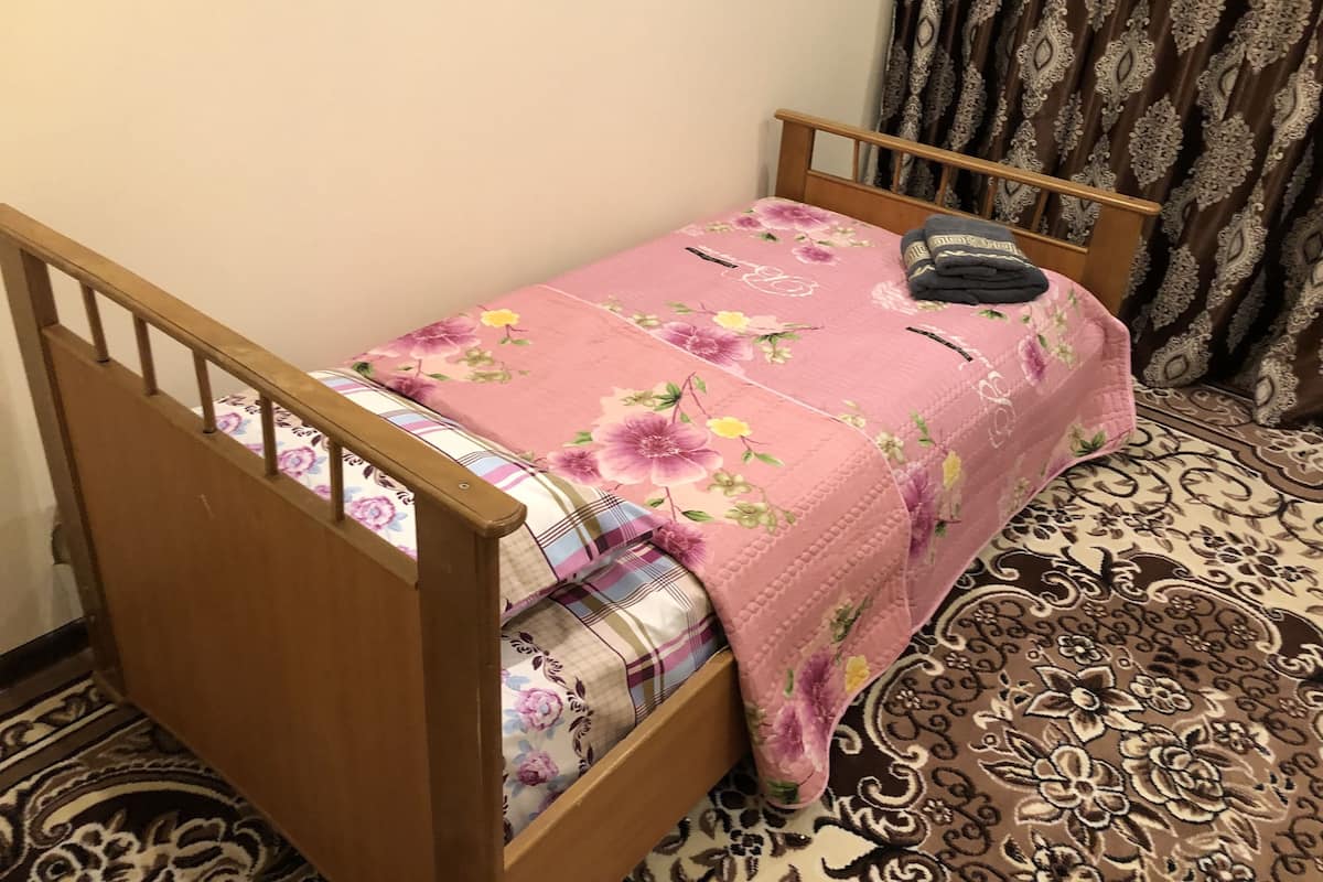 Comfort Single Room | Desk, laptop workspace, soundproofing