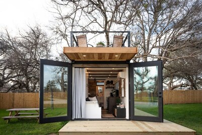 “The Classic” Tiny CargoHome 12 min. to Magnolia Silos/Baylor