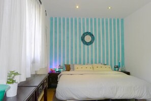 1 slaapkamer, een bureau, een strijkplank/strijkijzer, wifi