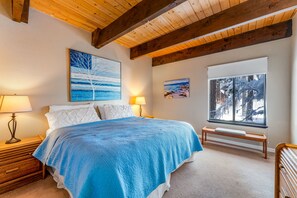 3 bedrooms, iron/ironing board, WiFi, bed sheets