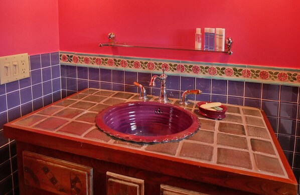 Handmade ceramic sink, custom tiles from India, hand carved vanity - Cozy Farm Private Artistic Eclectic Cabin - 183 beautiful acres (Callicoon Center)