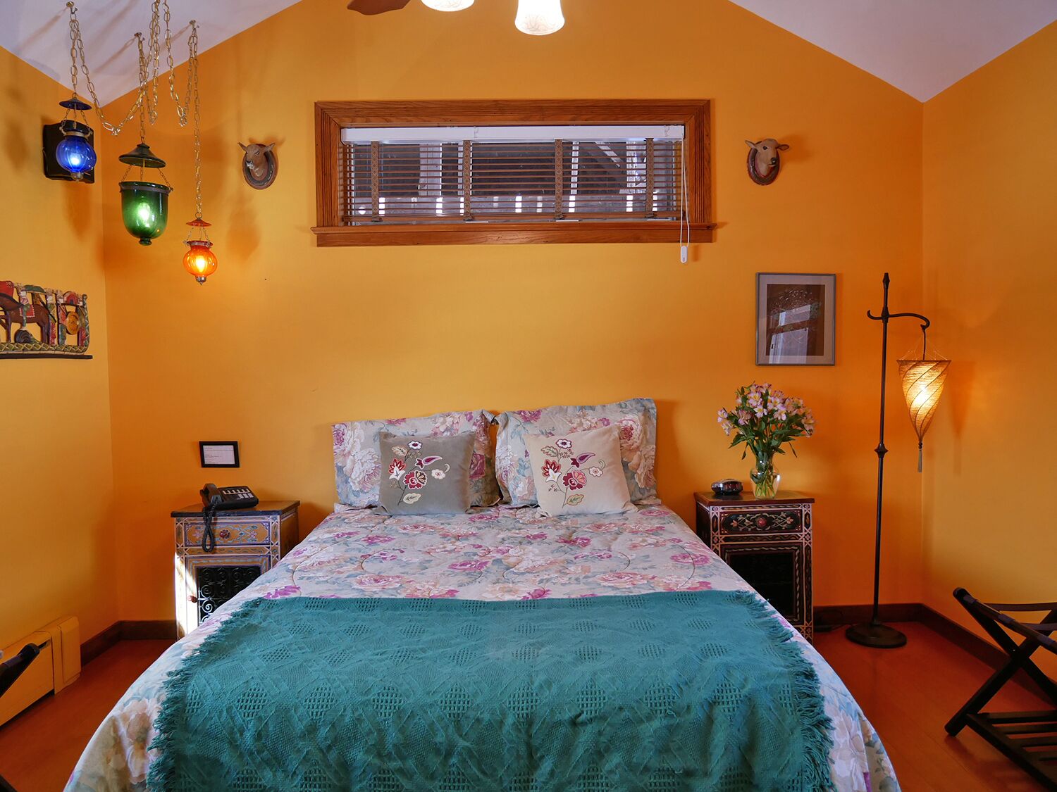 2 bedrooms, desk, travel cot, free WiFi