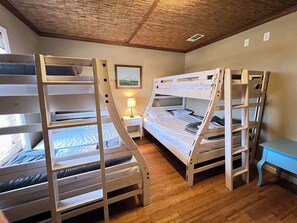 3 bedrooms, free WiFi - Sassy Seagull Beachfront and Sunrise (Grand Isle)