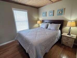 3 bedrooms, free WiFi, bed sheets - Sassy Seagull Beachfront and Sunrise (Grand Isle)