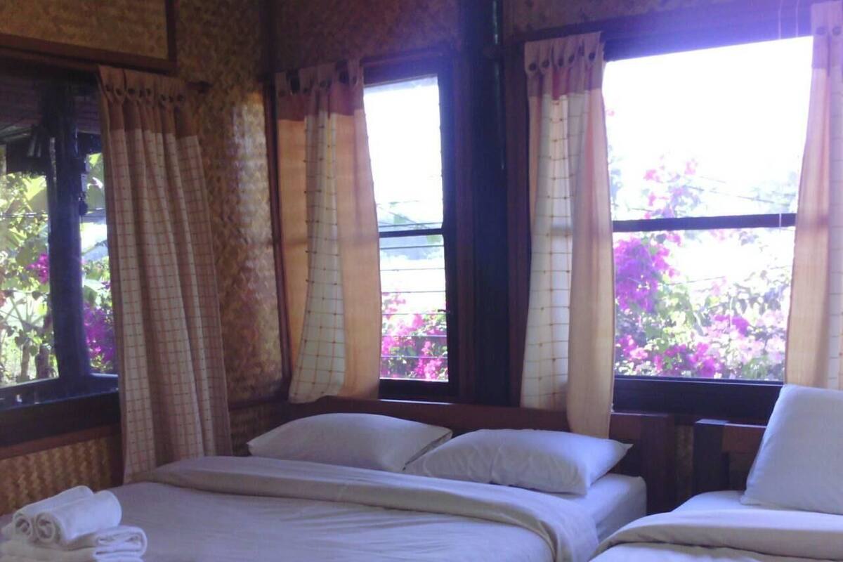 Family 2-Bedroom Cottage | Free WiFi