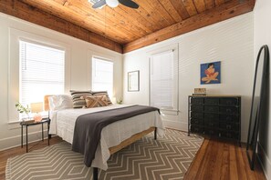 2 dormitorios, escritorio, tabla de planchar con plancha y wifi