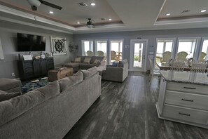 TV - Family Tides - Beachfront - Island Realty (Grand Isle)