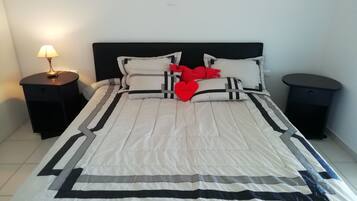 2 habitaciones, tabla de planchar con plancha, wifi y ropa de cama