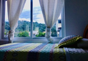 2 chambres, fer et planche à repasser, Wi-Fi, draps fournis