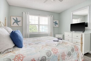 2 bedrooms, travel cot, free WiFi, bed sheets