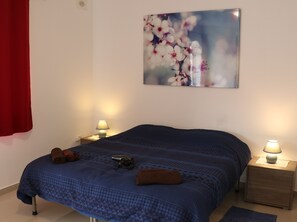 2 bedrooms, iron/ironing board, free WiFi, bed sheets - Amazing port and sea views from this modern, fully equipped 2 bedroom apartment (Wied il-Ghajn)