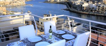 Modern, fully equipped 2 bedroom, dining terrace, stunning port and sea view.