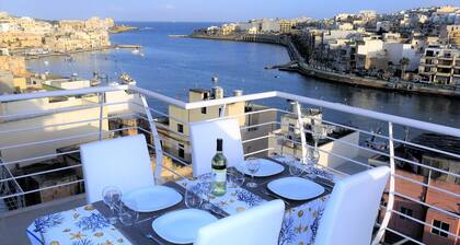 Modern, fully equipped 2 bedroom, dining terrace, stunning port and sea view.