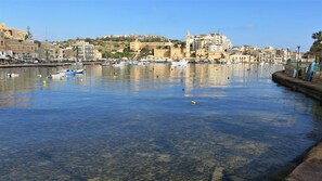 Marina - Amazing port and sea views from this modern, fully equipped 2 bedroom apartment (Wied il-Ghajn)
