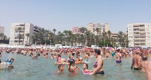 Liegestühle, Strandtücher