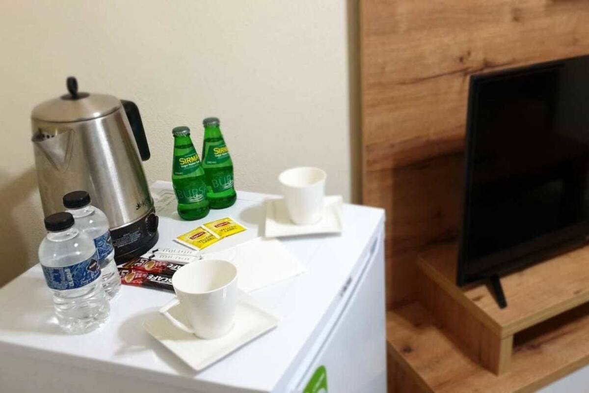 Studio Suite, dapur kecil | Seprai premium, selimut bulu angsa, meja kerja, dan kedap suara
