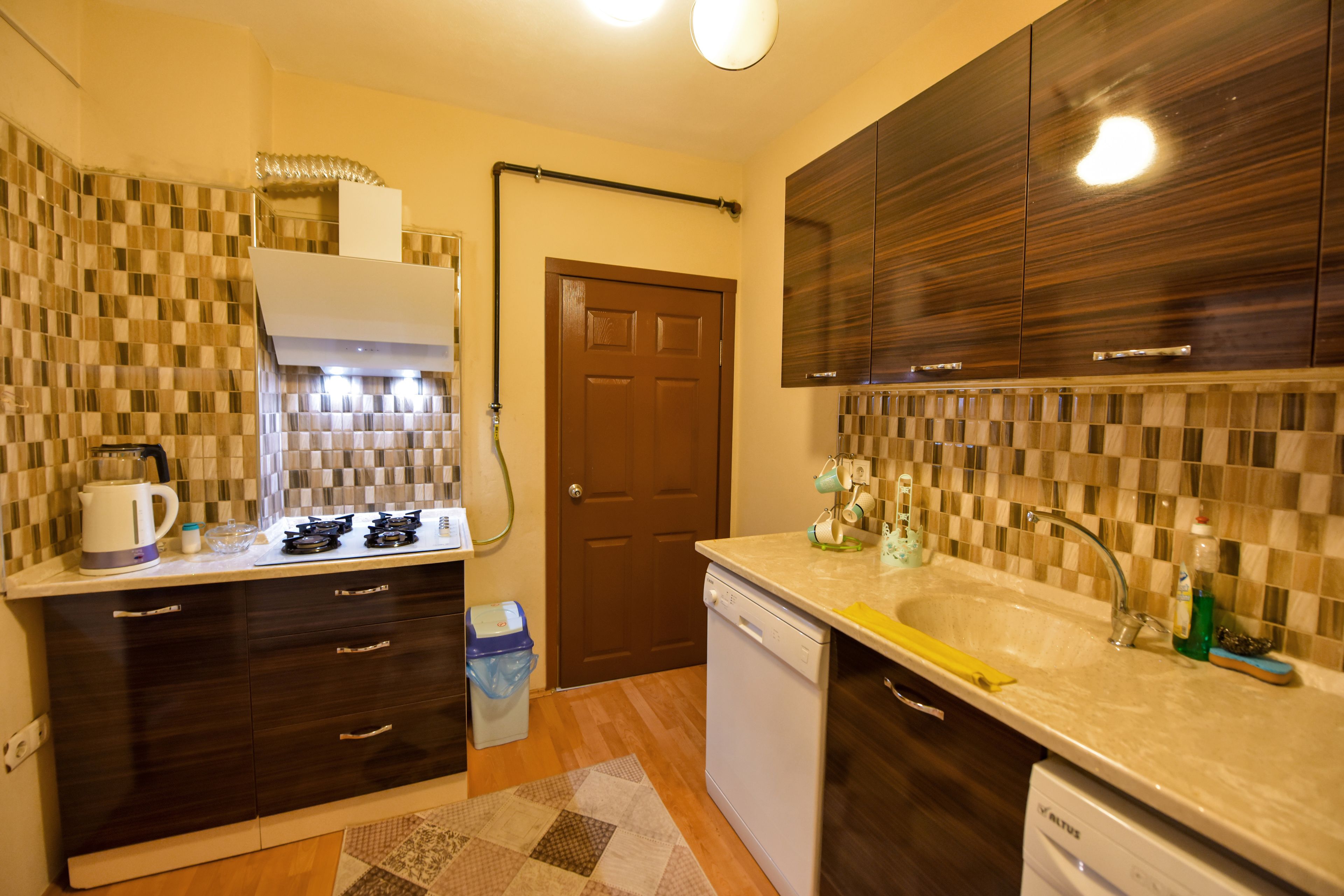 studio suite, kitchenette | private kitchenette | fridge