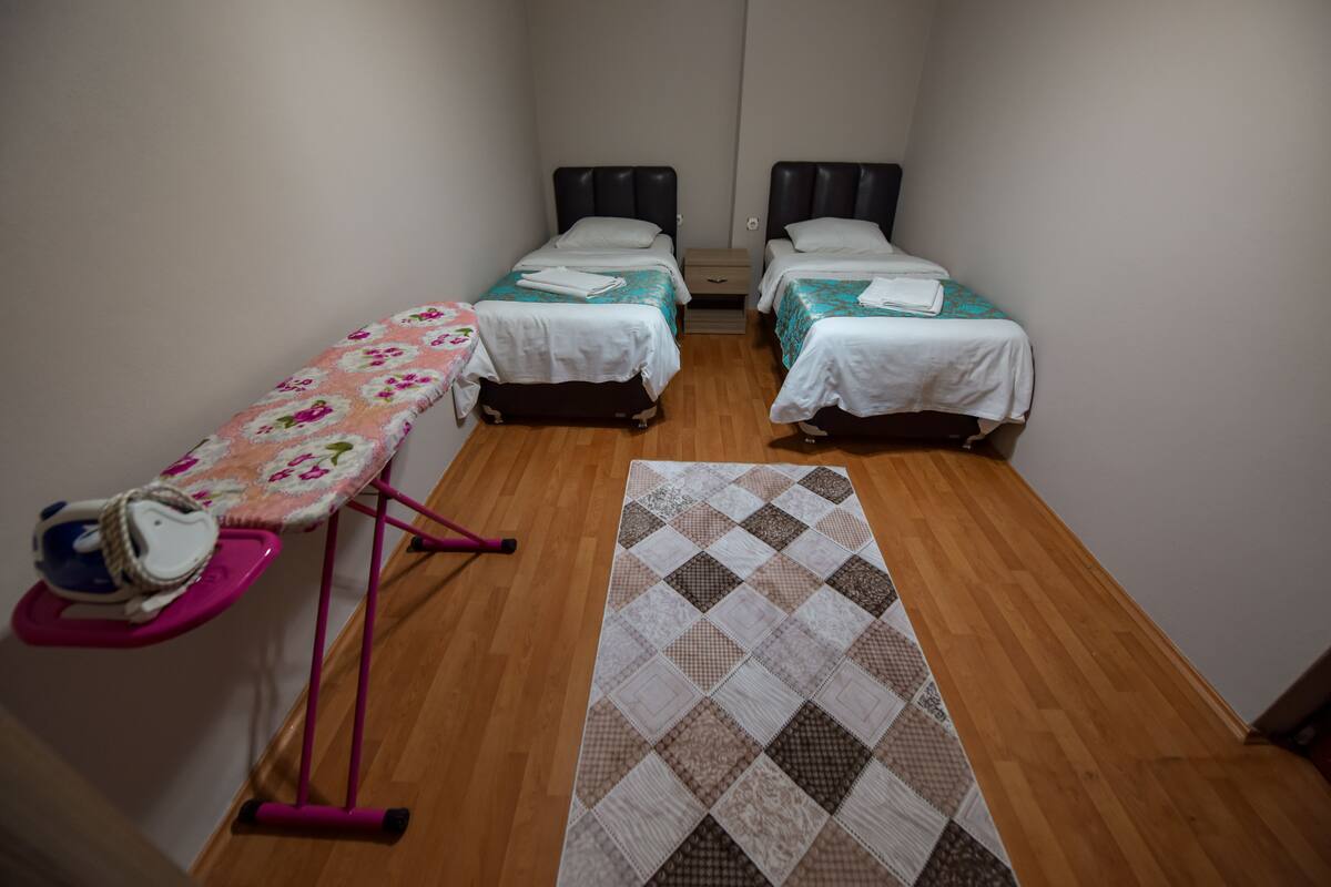 Apartemen, 2 kamar tidur, dapur kecil | Seprai premium, selimut bulu angsa, meja kerja, dan kedap suara