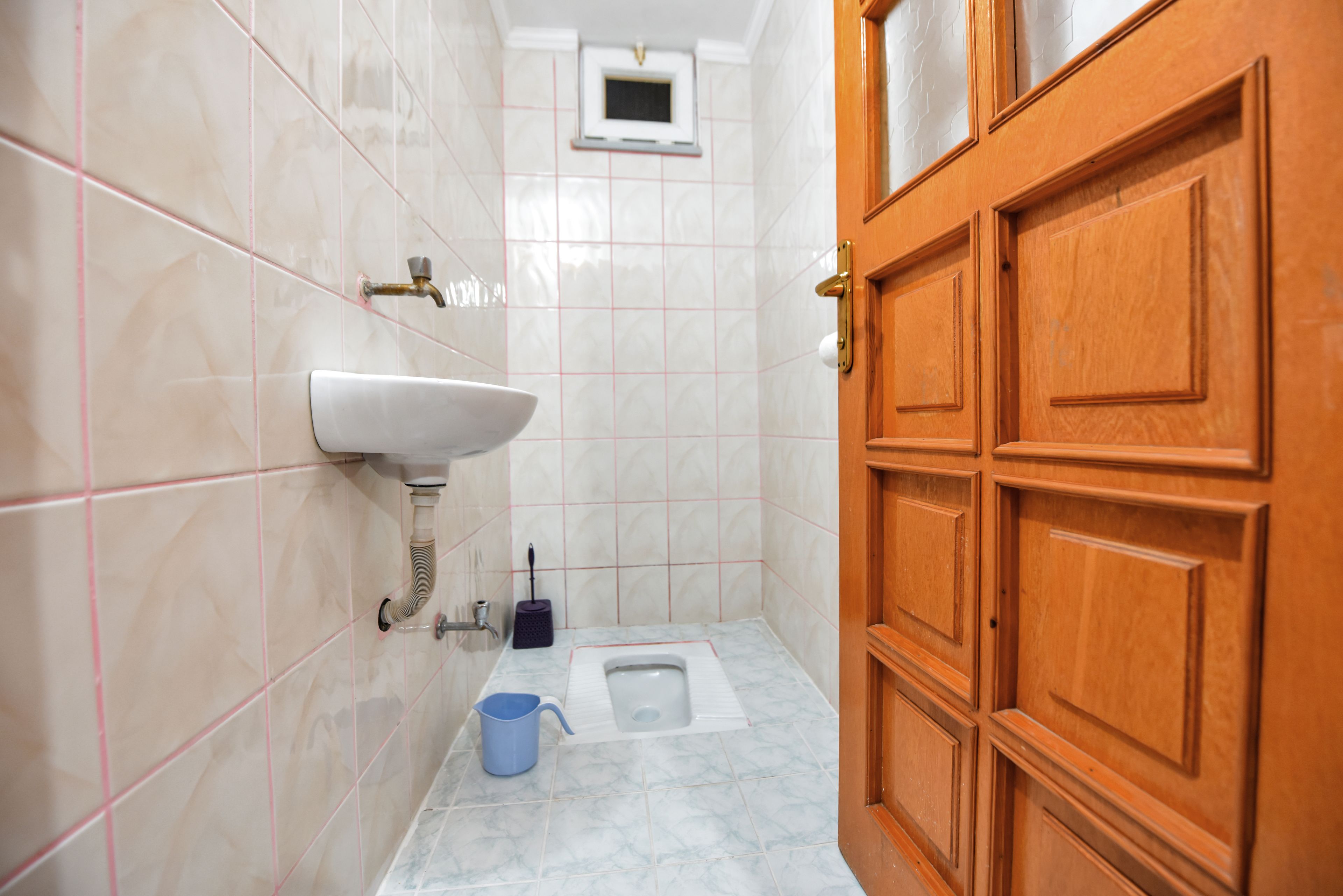 apartment, 3 bedrooms, kitchenette | bathroom | shower, free toiletries, hair dryer, slippers