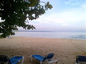 Beach nearby, sun loungers, beach towels - Condo in a Picturesque, Relaxing Gated Property in Negril (Negril)