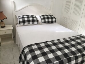 1 bedroom, desk, iron/ironing board, free WiFi -  Condo in a Picturesque, Relaxing Gated Property in Negril (Negril)