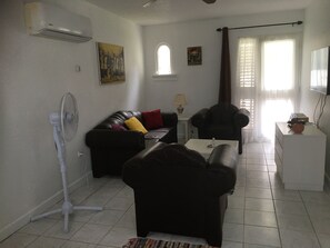 Smart TV, stereo, computer monitors - Condo in a Picturesque, Relaxing Gated Property in Negril (Negril)