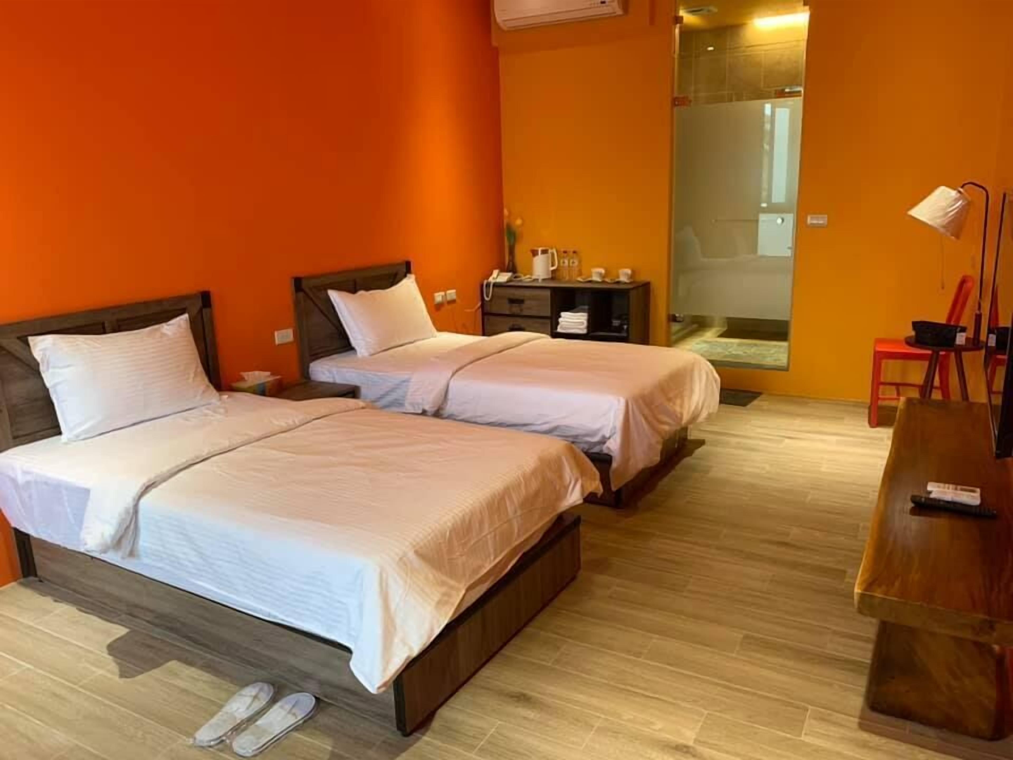 SRC Twin Room | Desk, free WiFi, bed sheets