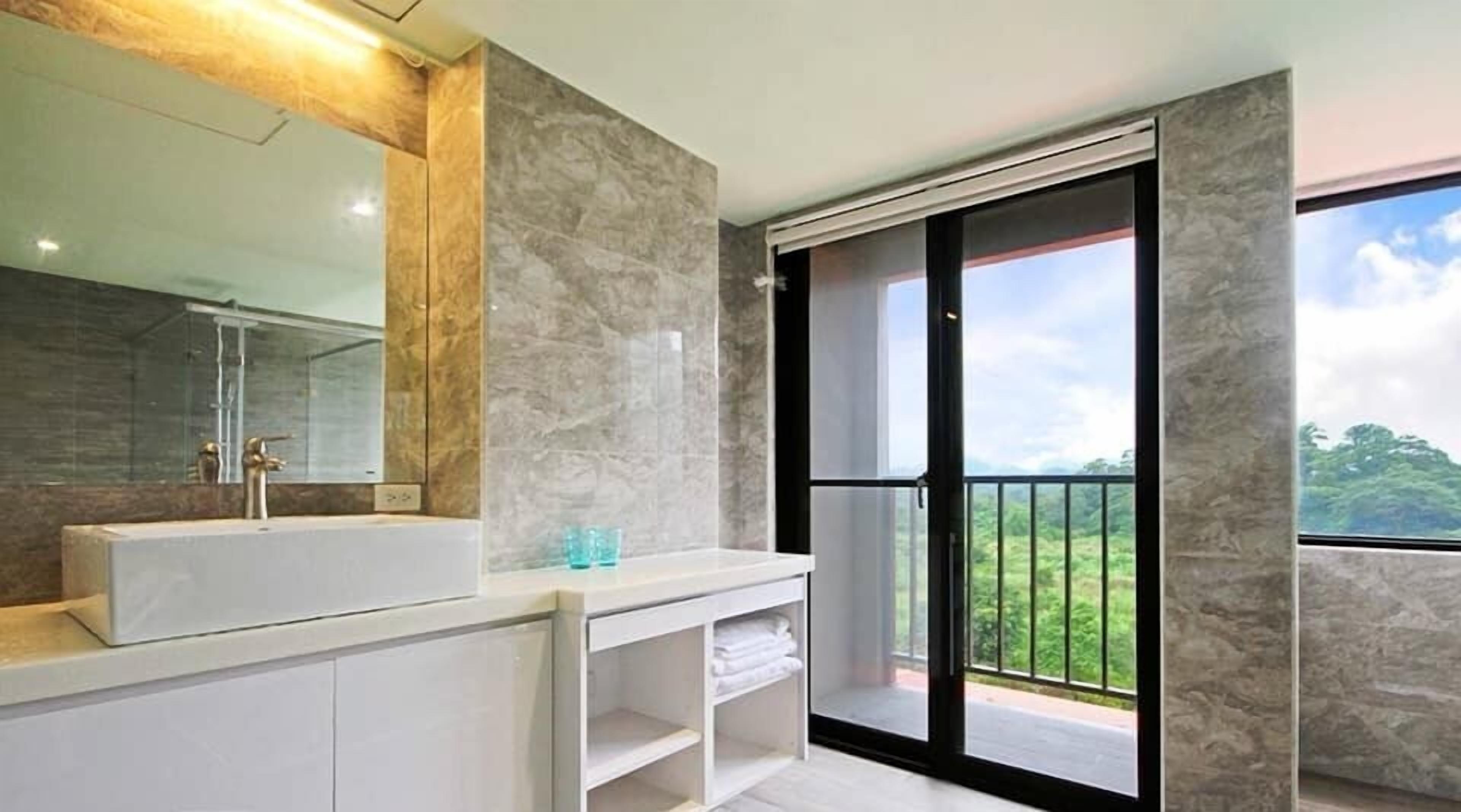 View Double Room | Bathroom