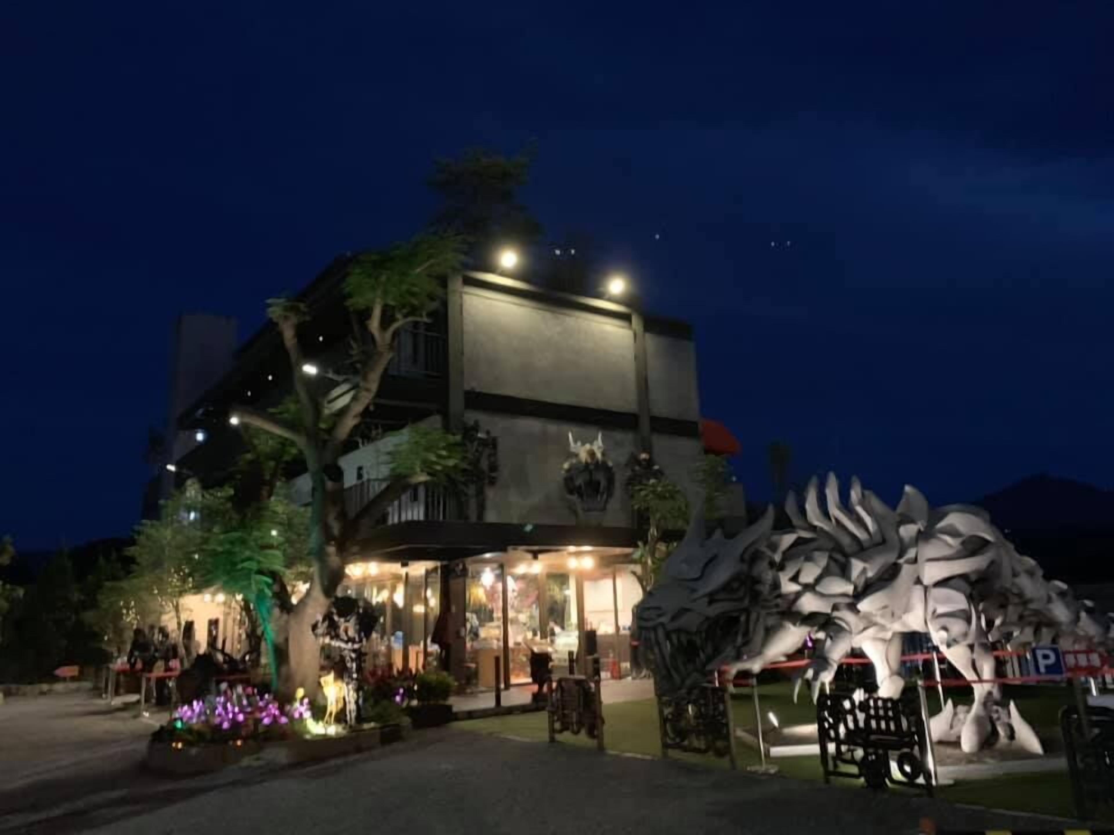 住宿正面 (夜晚)