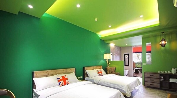 View Quadruple Room | Desk, free WiFi, bed sheets