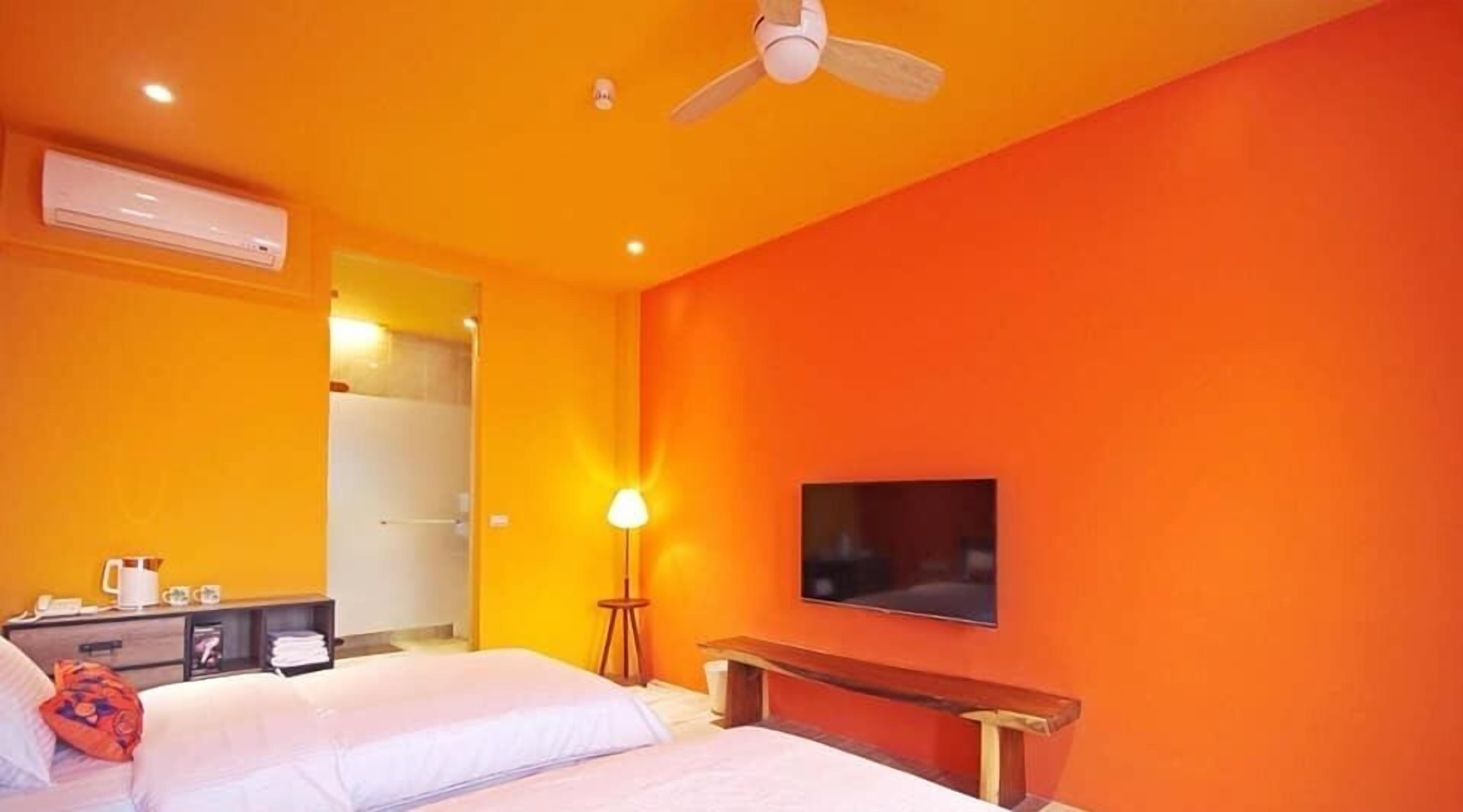 Twin kamer | Een bureau, gratis wifi, beddengoed