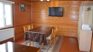 雙人房 | 房內夾萬、遮光窗簾/窗簾、摺床/加床 (收費)、免費 Wi-Fi