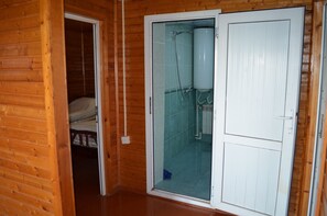 Quadruple Room | Bathroom