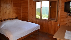 Quadruple Room | In-room safe, blackout drapes, rollaway beds (surcharge), WiFi (free) - Qizil Dash Hotel (Samaxi)