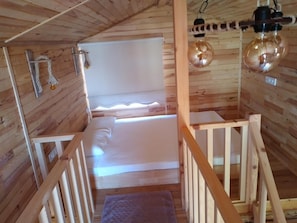 A wooden cabin room with a bunk bed, a small rug, and a wooden railing. - EM-BA Butik Bungalov (Demre)